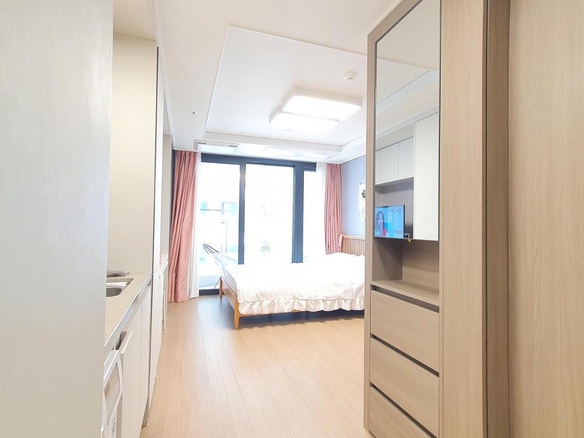 Holiday Apt Gwangan Beach Пусан Екстериор снимка